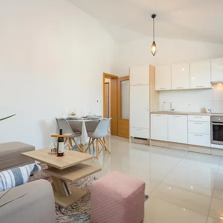 Apartment D&d, New With Parking Pula